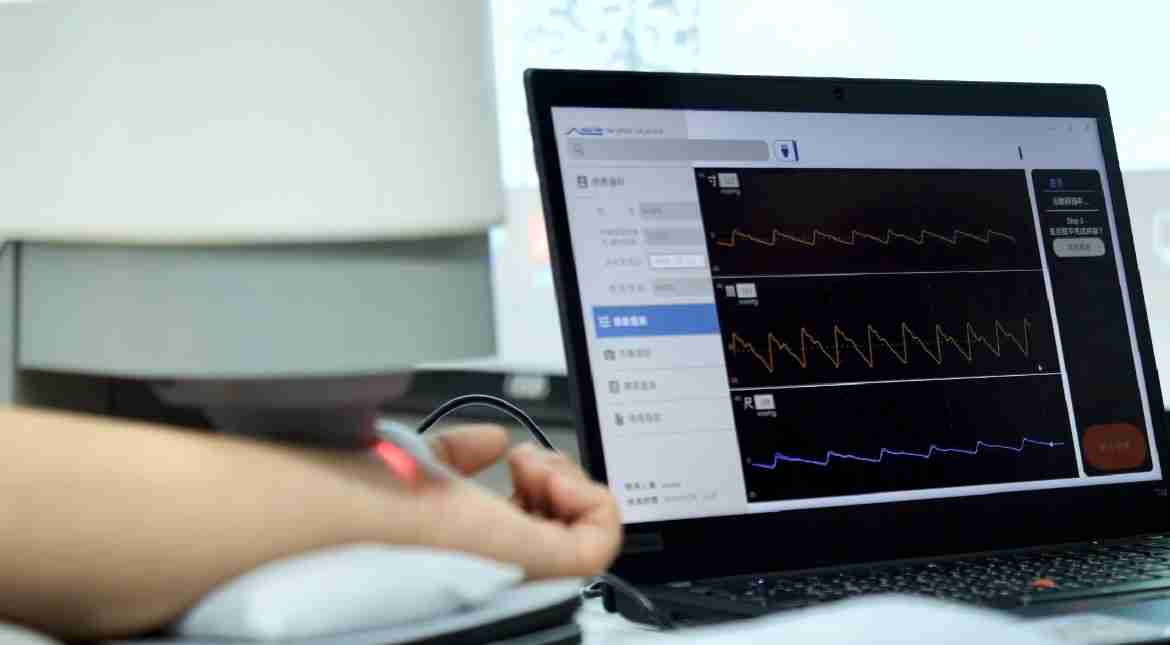 至成国际耘康以高解析与拟真的显示技术，，将其应用于中医检测，，提供“中医数位化检测方案”，，使传统中医检测结果数据化与可视化