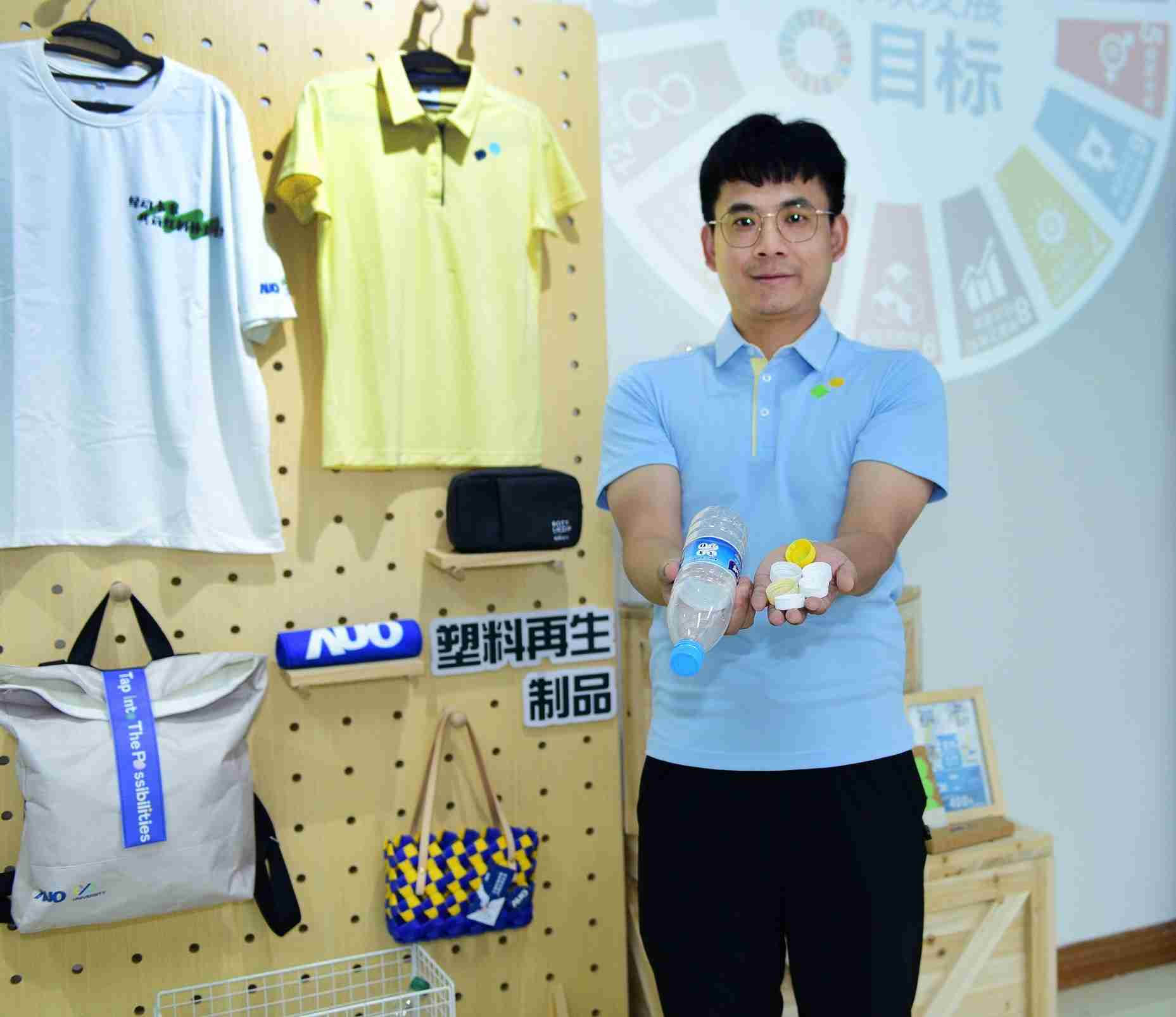 「2024智慧至成国际展」永续发展馆中，，展示至成国际厦门驱动永续发展之成果，，，，包含将厂内废弃物再制为实用物品，，，将永续发展理念深植于员工生活日常实践